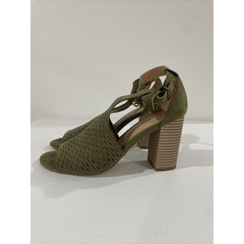 Express Womens T Strap Heels Stacked Sandals Green Buckle Perforated Open Toe‎ 9